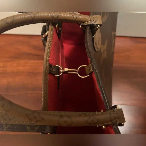 Louis Vuitton OnTheGo GM Bag - Picture 6 of 16